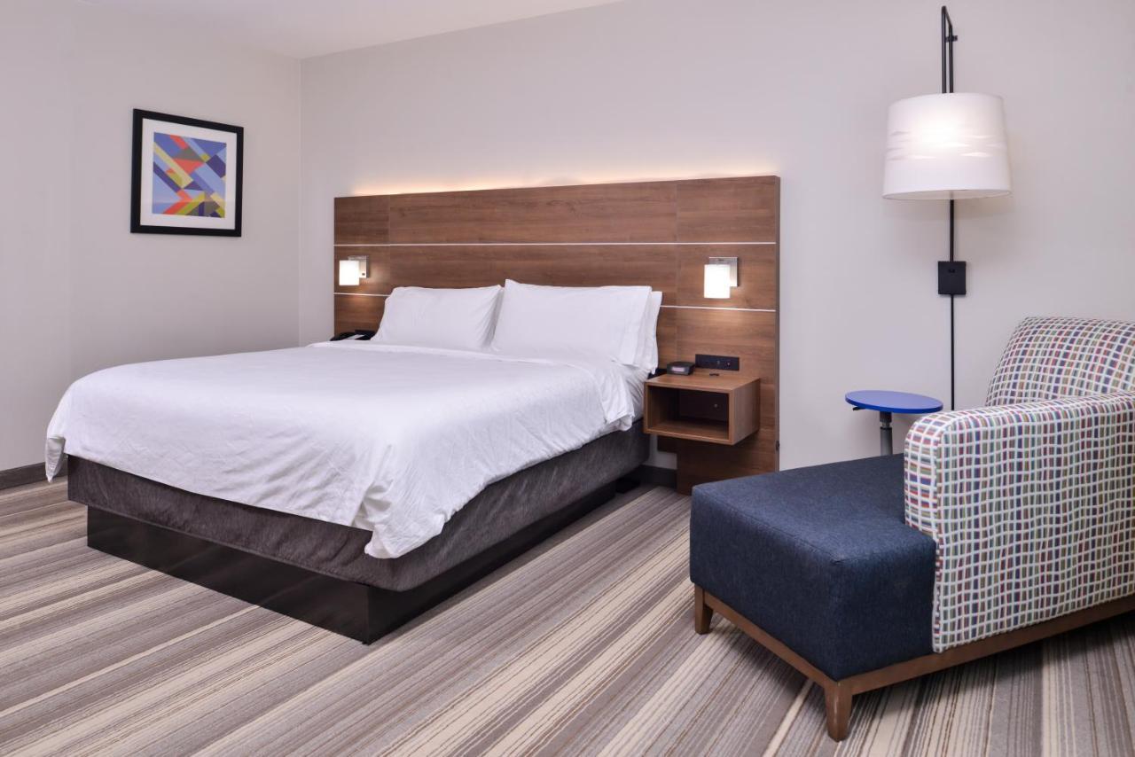Holiday Inn Express Hotel & Suites Elgin By Ihg Exterior photo