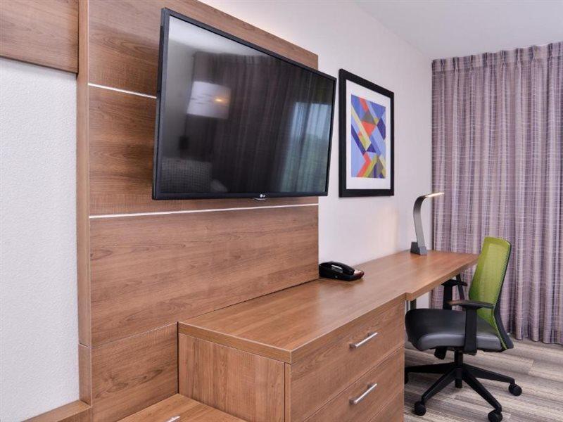 Holiday Inn Express Hotel & Suites Elgin By Ihg Exterior photo