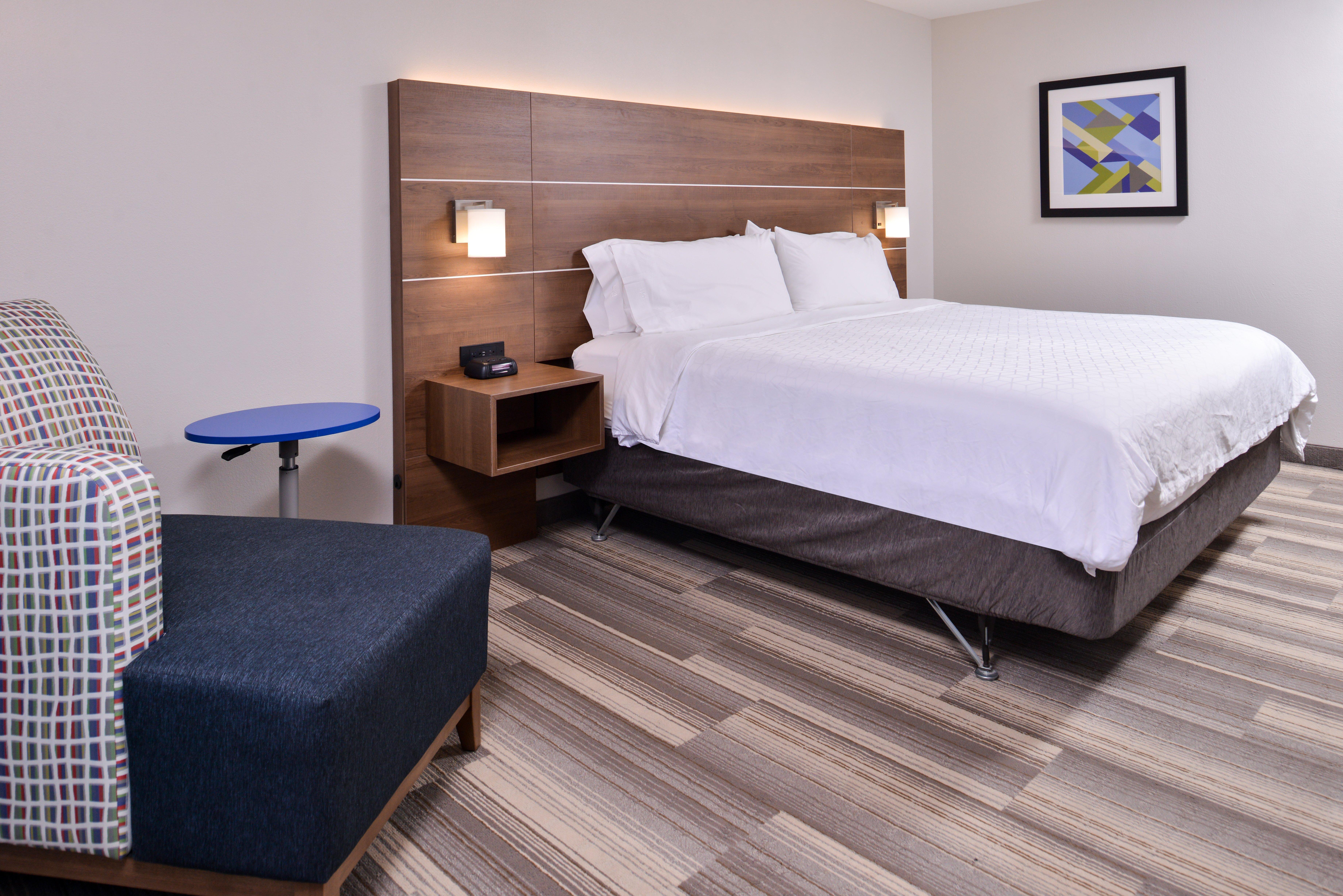Holiday Inn Express Hotel & Suites Elgin By Ihg Exterior photo