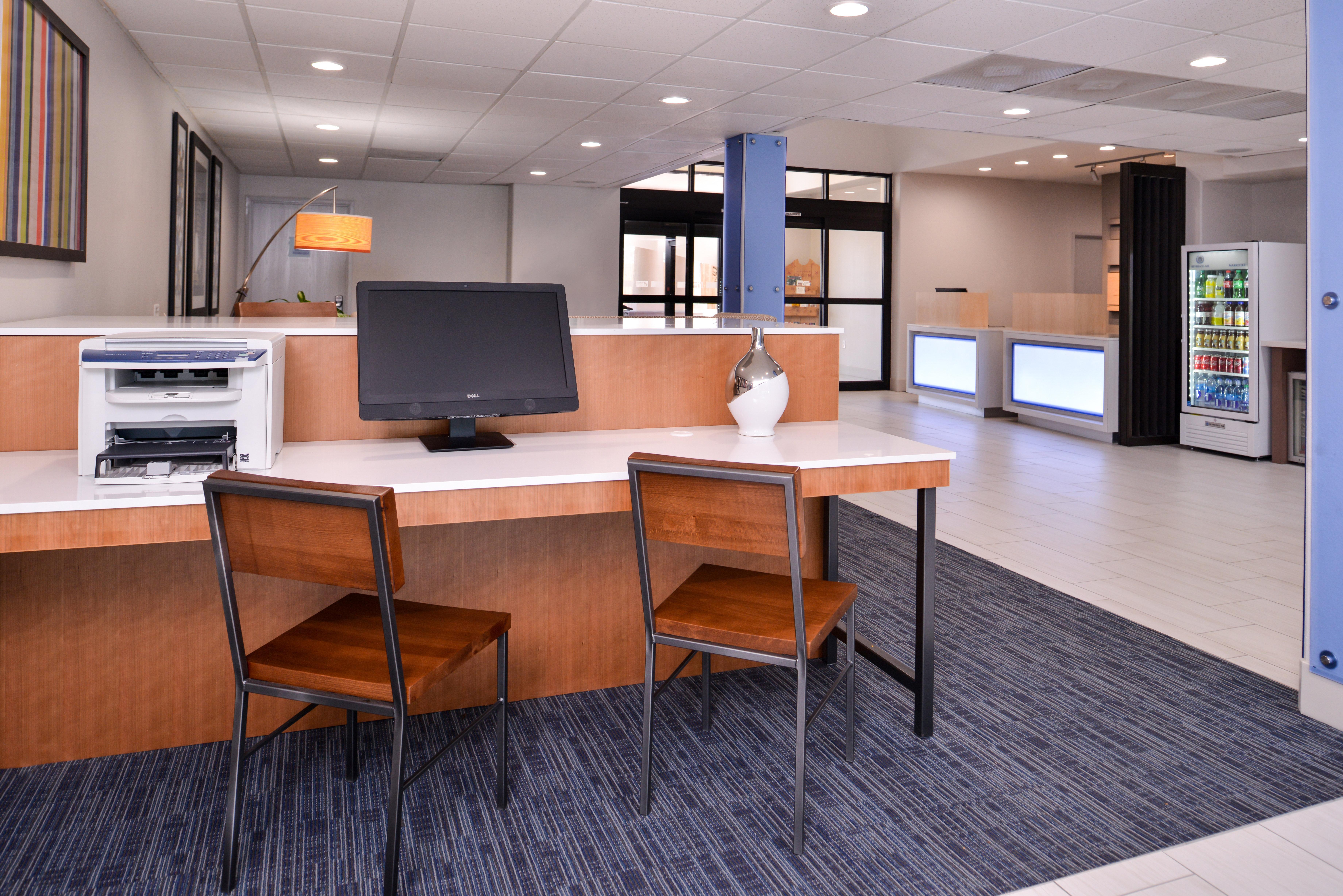 Holiday Inn Express Hotel & Suites Elgin By Ihg Exterior photo