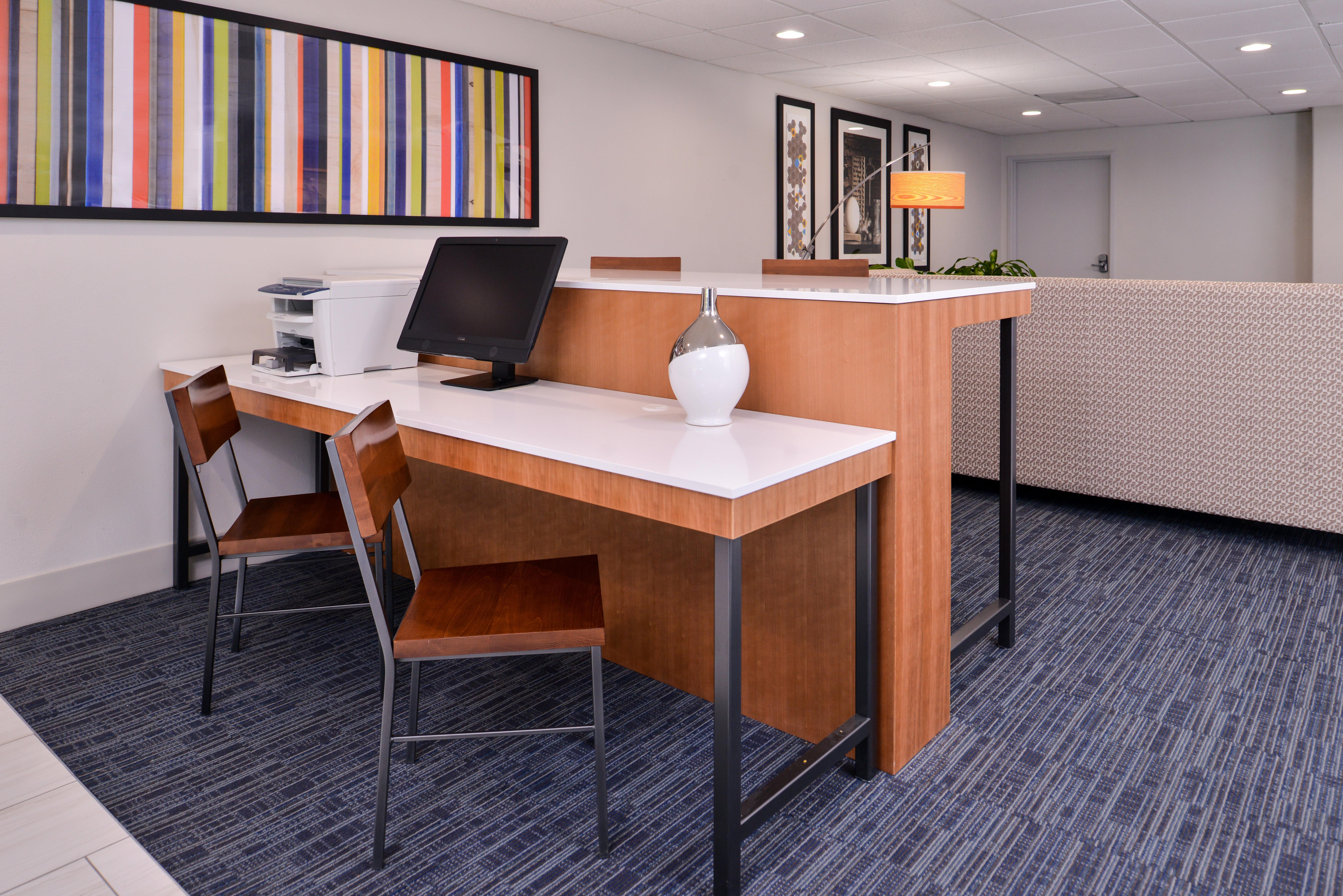 Holiday Inn Express Hotel & Suites Elgin By Ihg Exterior photo